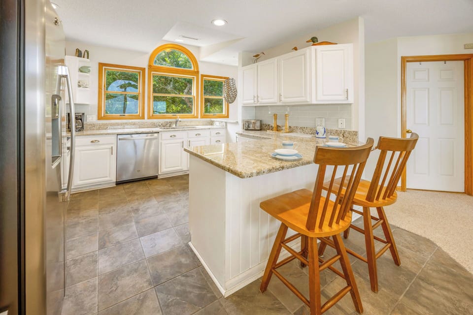 Surf or Sound Realty - 1227 - The Treehouse - Kitchen -2