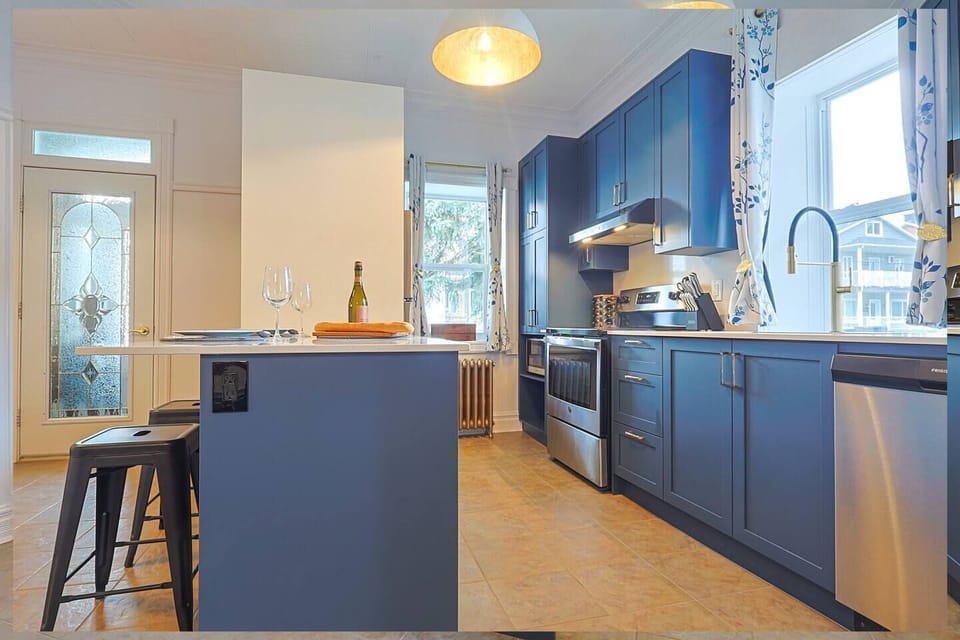 Renovated kitchen with a modern feel, practical island, stainless steel appliances and a warm atmosphere. (2)