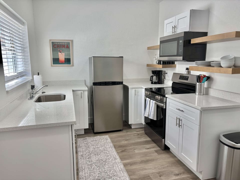 Full kitchen