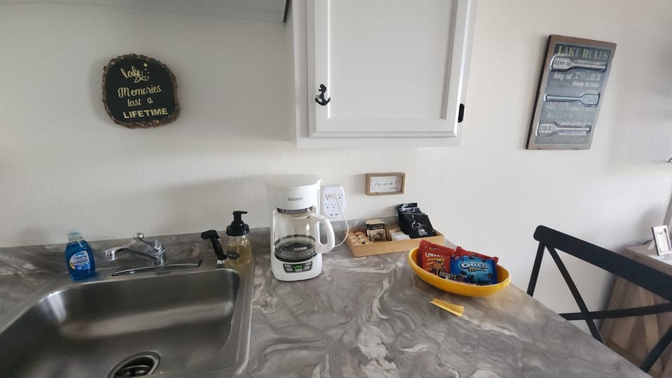 coffee bar/kitchen