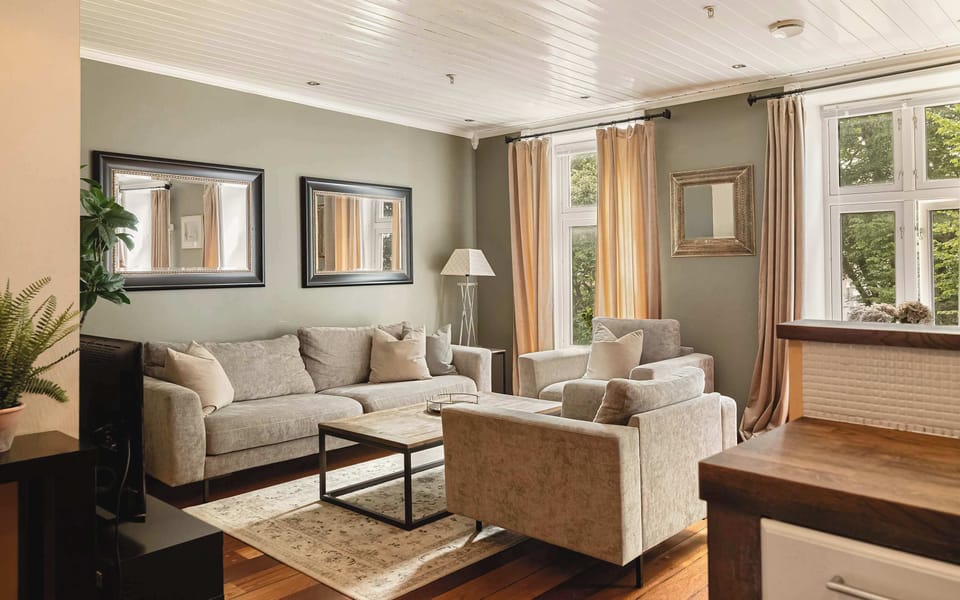 Bright living room – Comfortable, stylish, and inviting.