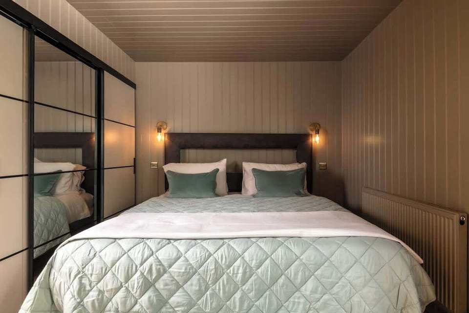 A warm, quiet space made for two, and built for comfort.