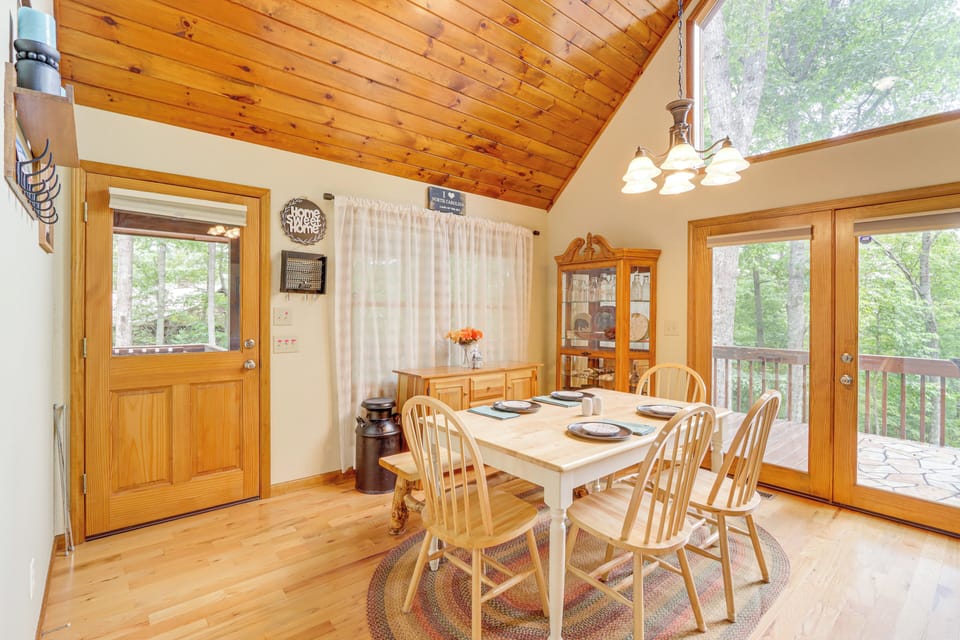 Dining Area | 1st Floor