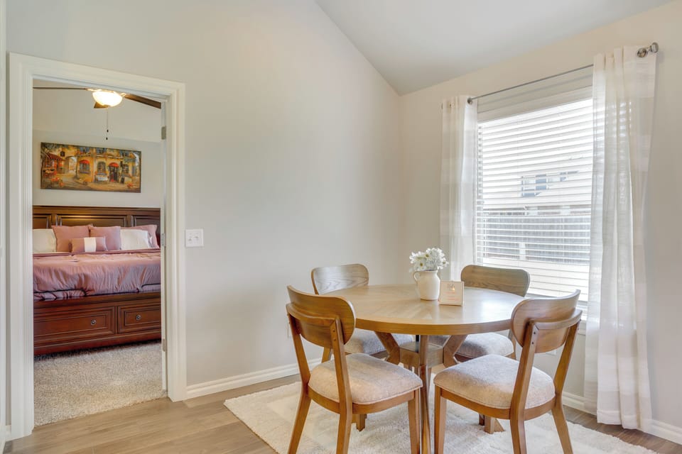 Dining Area | Dishware & Flatware Provided