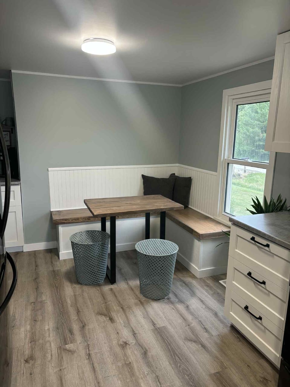 Dining nook, seating for 4