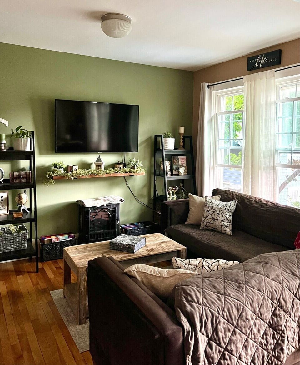 Living Room / Lounge