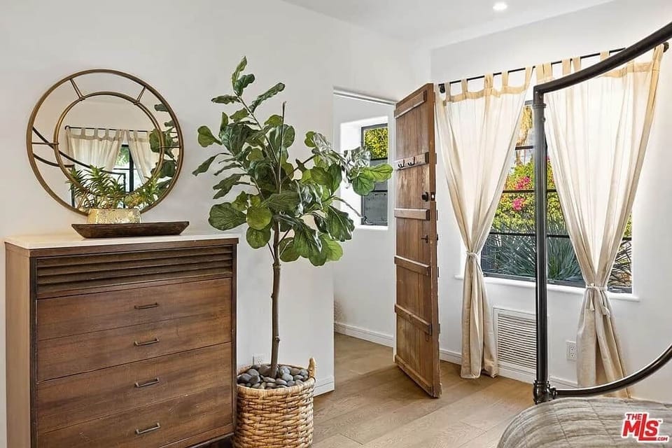 Bedroom B 02