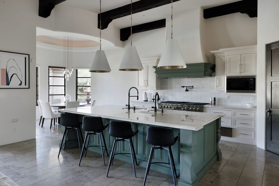Large island with 4 barstools