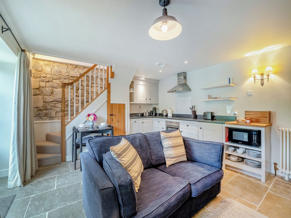 Open plan living space | Kings Cottage North - Kings Cottages Holidays, Salisbury