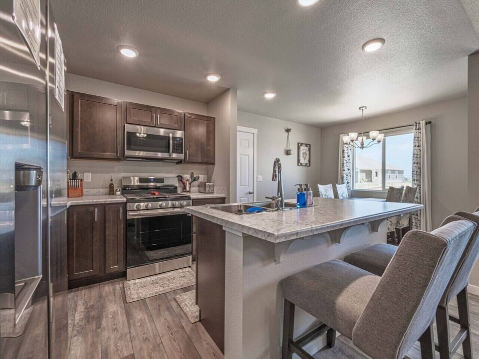 ‍ Spacious, fully equipped kitchen—everything you need to cook up your favorite meals while on vacation!