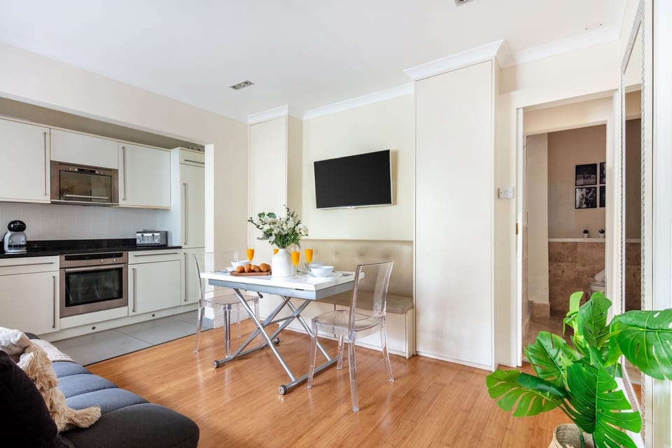 The private kitchen
