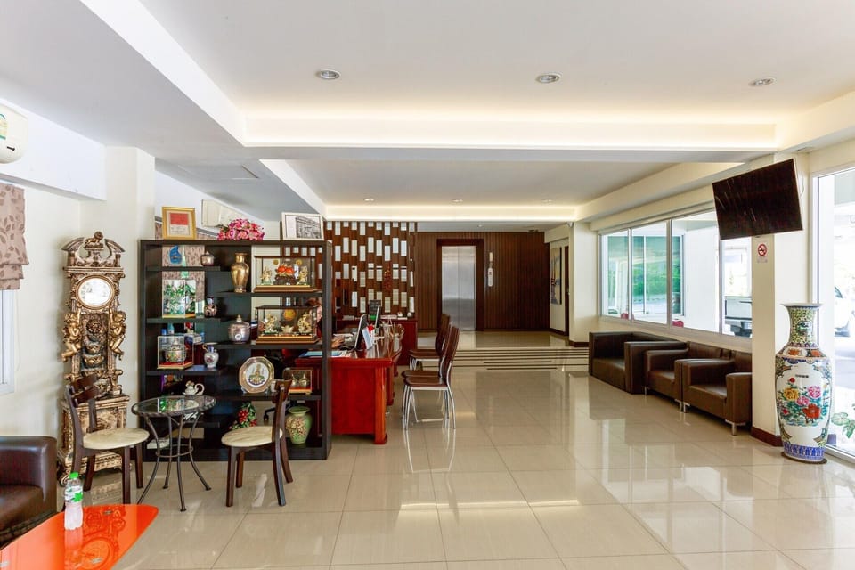 Entrance / Reception