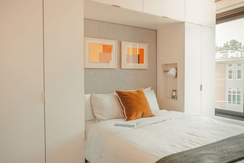 Unit with 1 Queen Bed and 1 Queen Murphy Bed