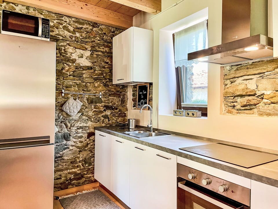 Flooring, Interior Design, Wood, Kitchen, Countertop, Floor, Ceiling, Cabinetry, Furniture, Major Appliance