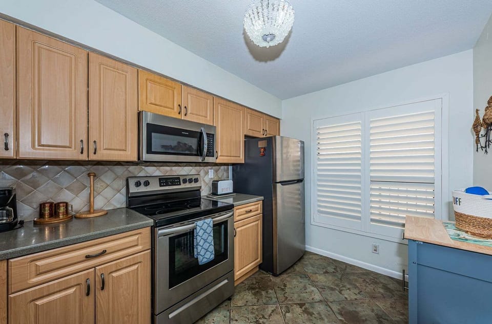 23-web-or-mls-Kitchen 2-2