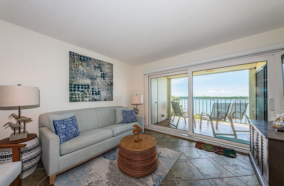 26-web-or-mls-Living Room 3-2