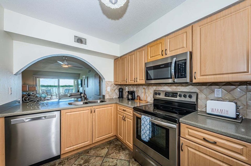 22-web-or-mls-Kitchen 1-2