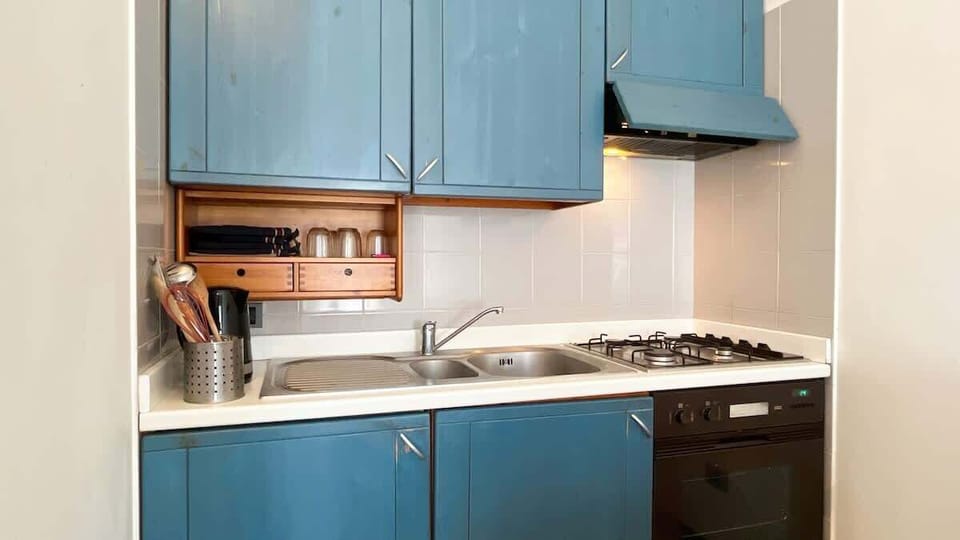 Modern kitchenette