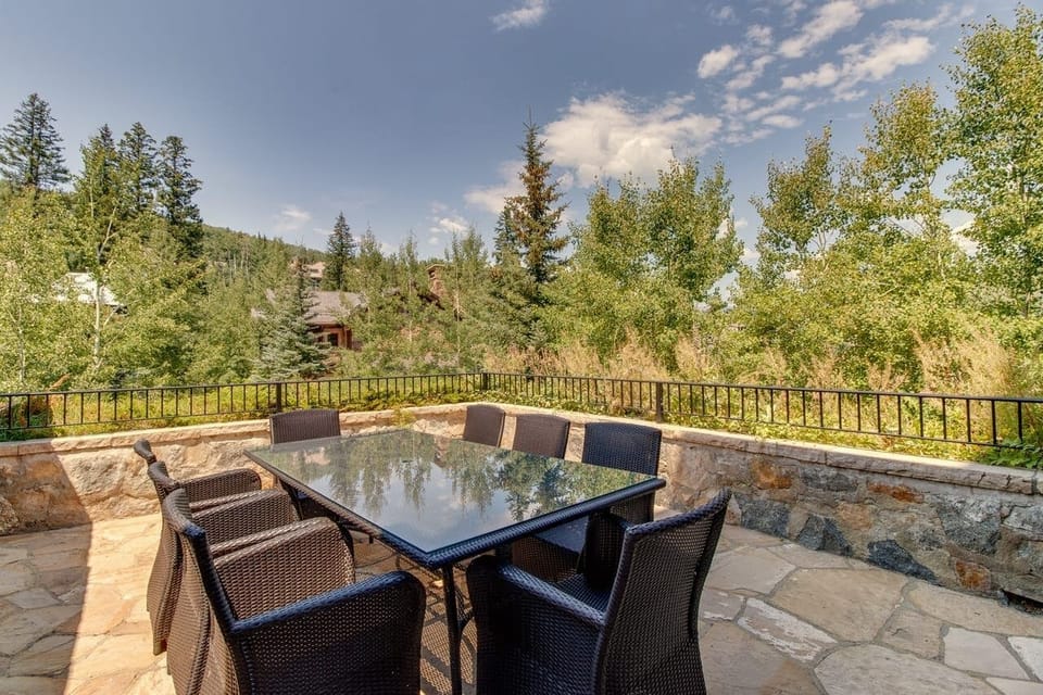 Outdoor Dining Village Walk at Beaver Creek
