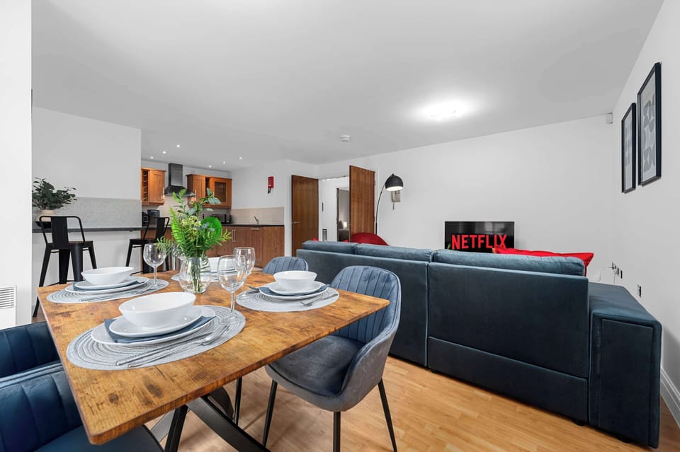 With over 4000 5* Star Reviews we have plenty of experience offering you the best possible stay in Manchester