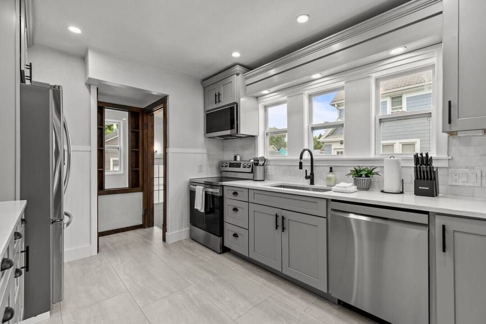 Spacious kitchen with everything you need!