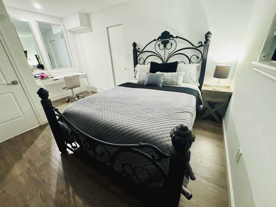 Second upstairs bedroom with built-ins. Great for a student!
