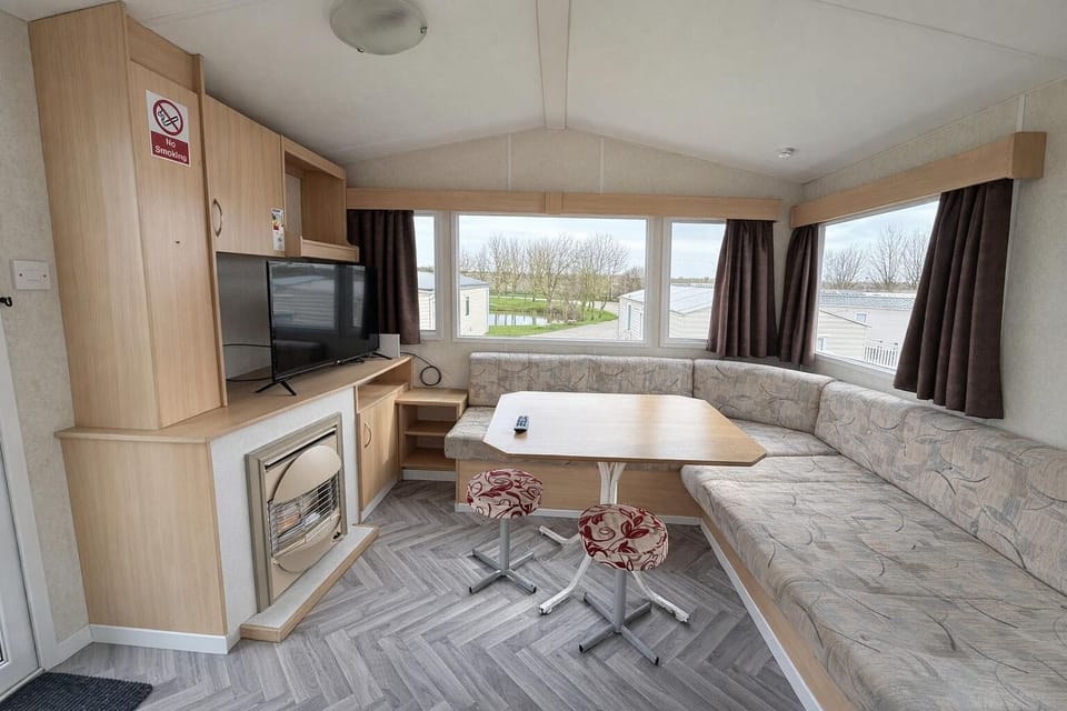 The park offers direct access to the sandy shore, so you can go from your caravan to the beach with ease.