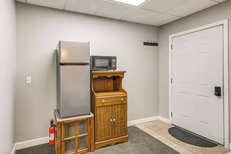Kitchenette | Smart TV | Free WiFi | Central Air Conditioning/Heat