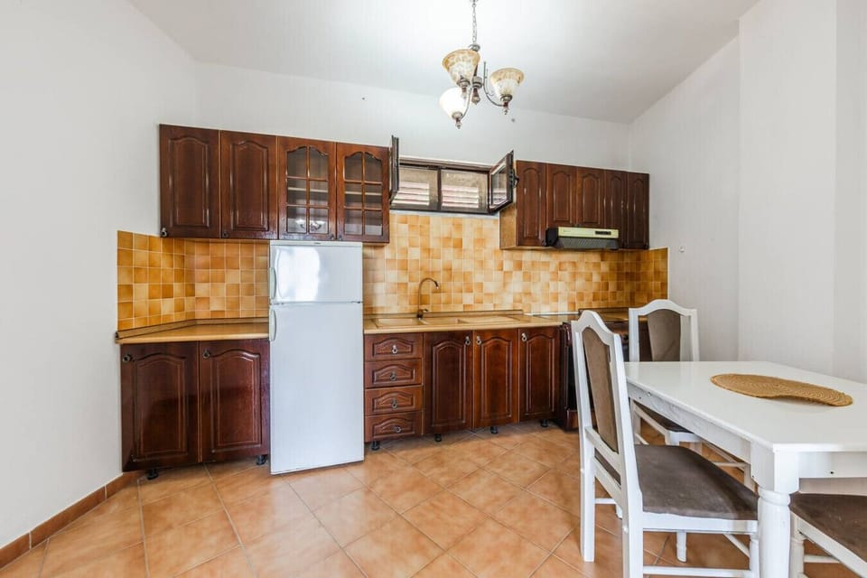 Fully-equipped kitchen