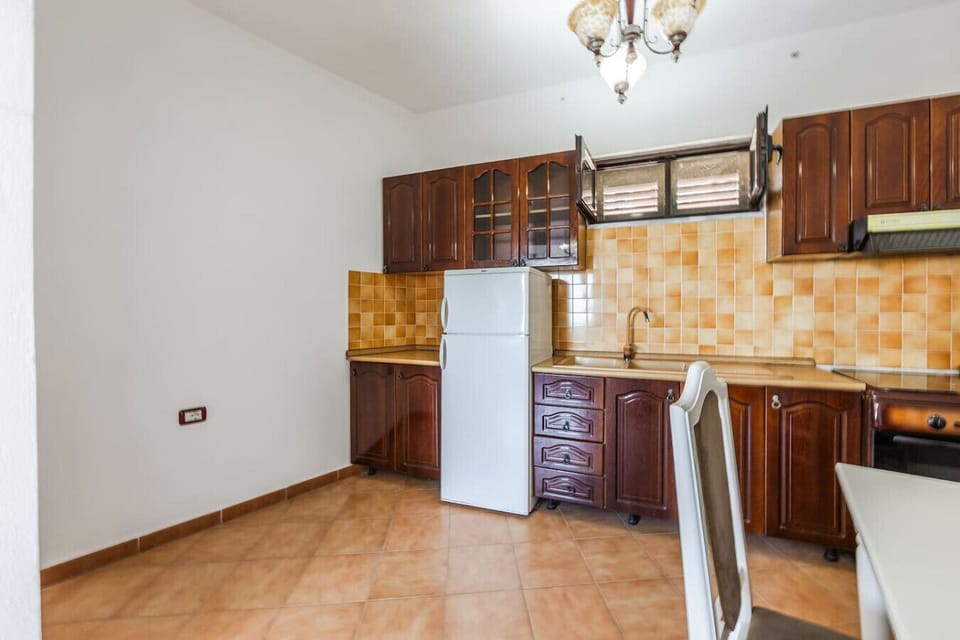 Fully-equipped kitchen