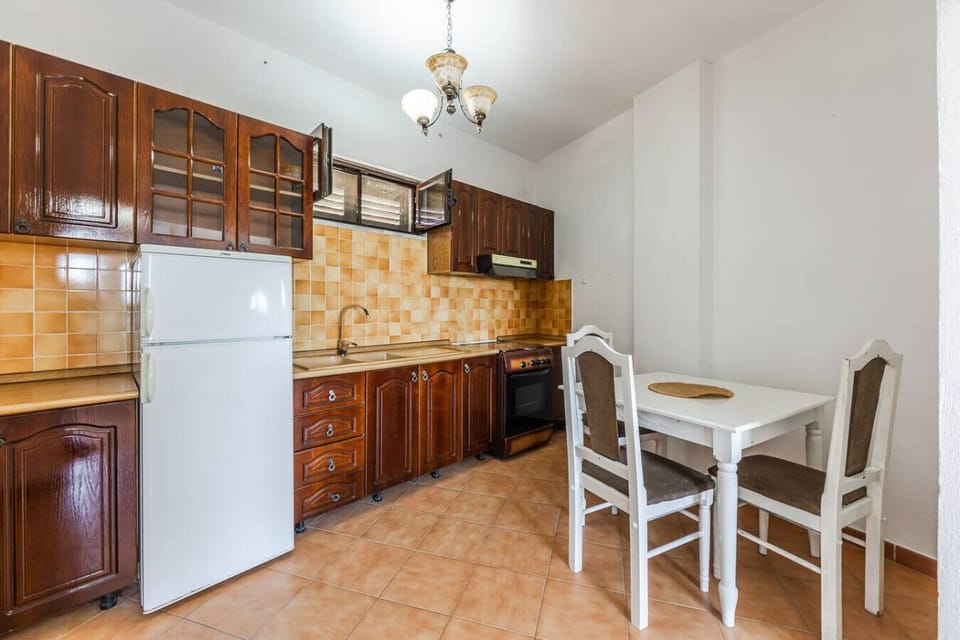 Fully-equipped kitchen