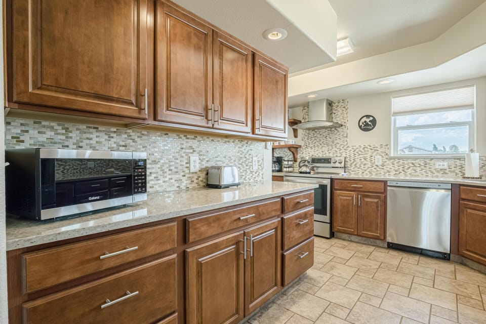 Cook, sip, snack—this kitchen does it all.