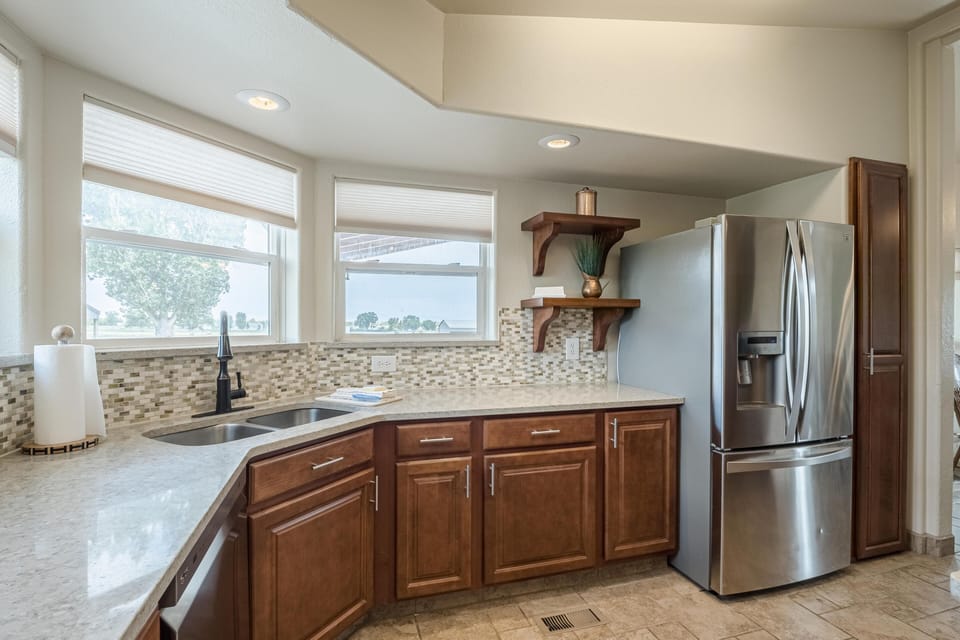 From breakfast spreads to late-night snacks—this space does it all.