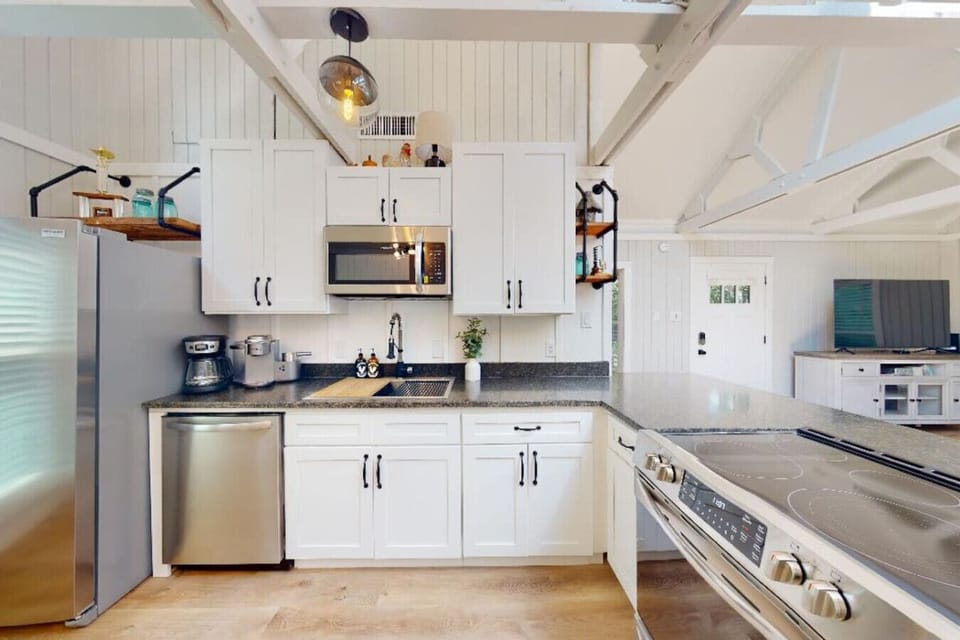 Kitchen with lots of lighting