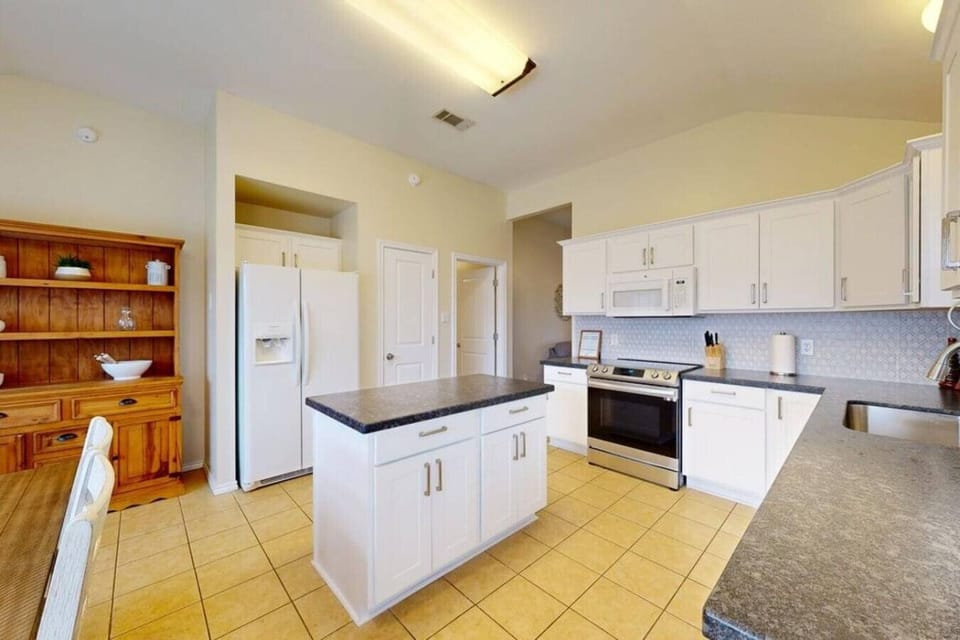 Enjoy a fully stocked kitchen and a dining space that comfortably seats six.