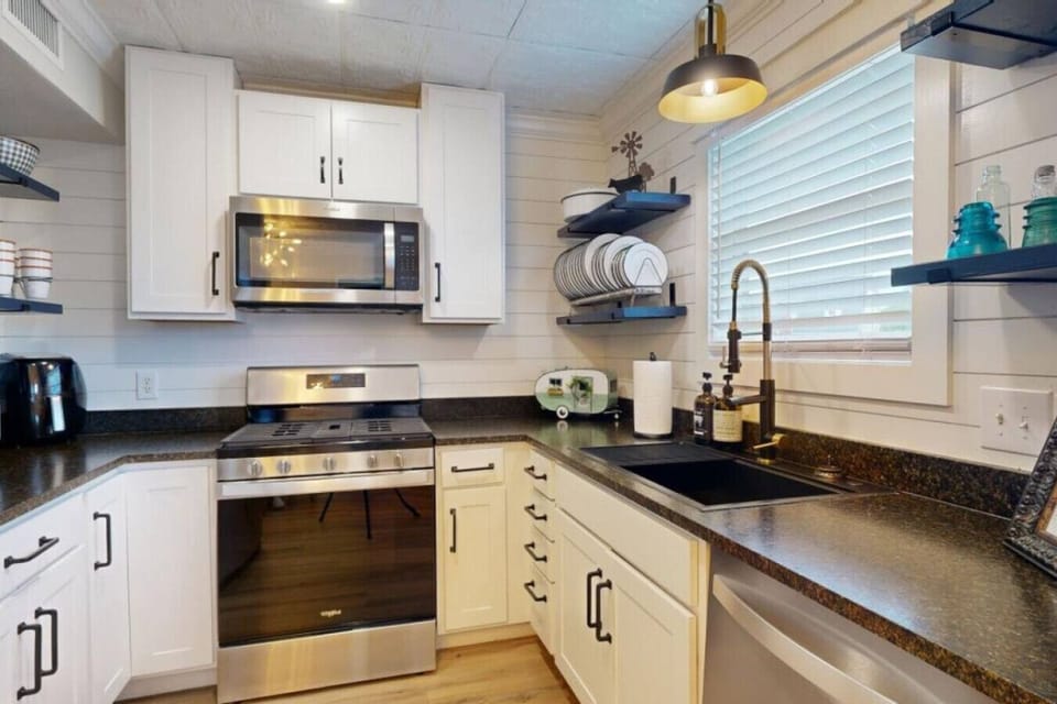 Kitchen to Right