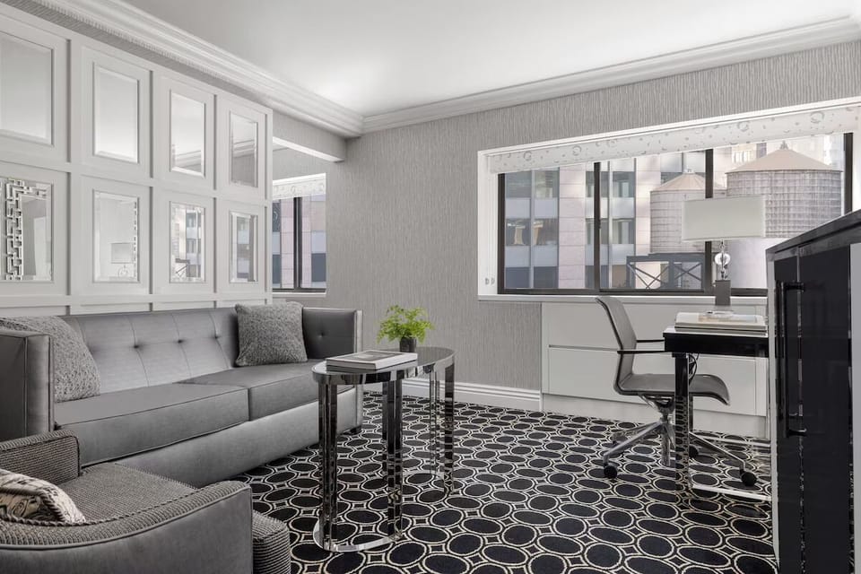 Work comfortably at the desk, then relax on the sofa.