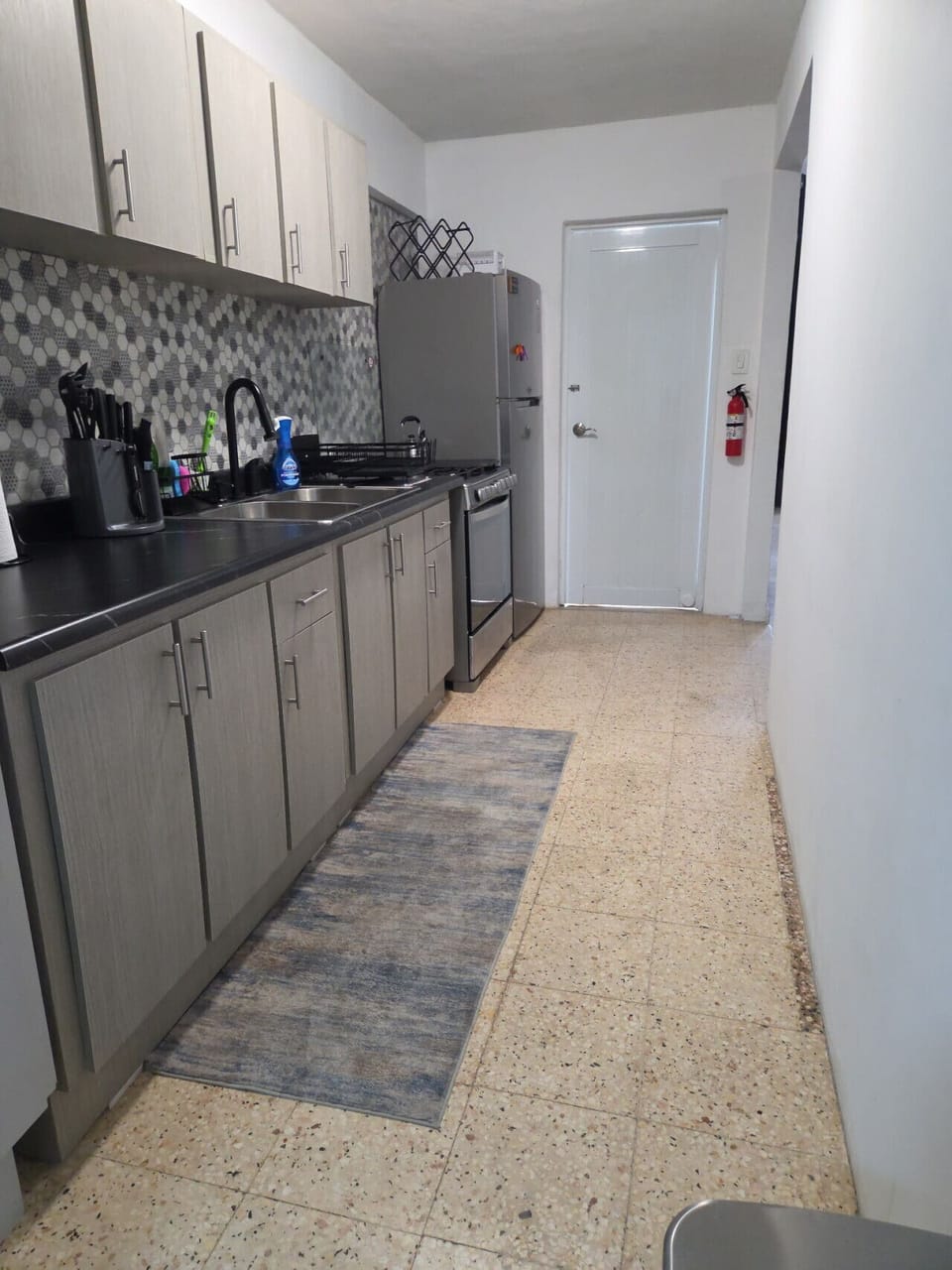 Kitchen - Breezeway door