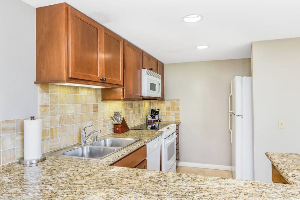 Settle in at the breakfast bar for casual bites and chats.
