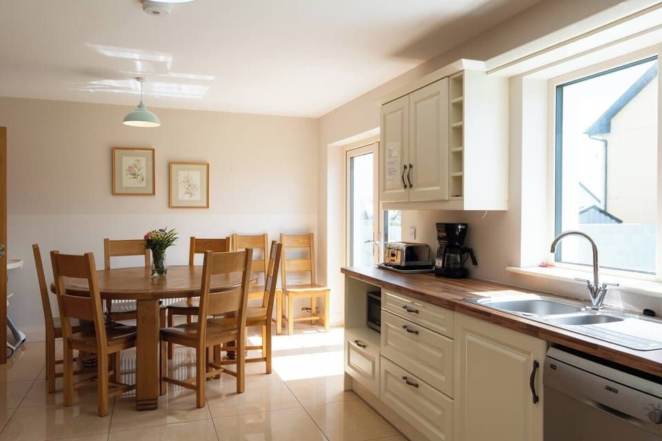 28f5478a-eddc-4df6-bfd4-ee2d0efbac68