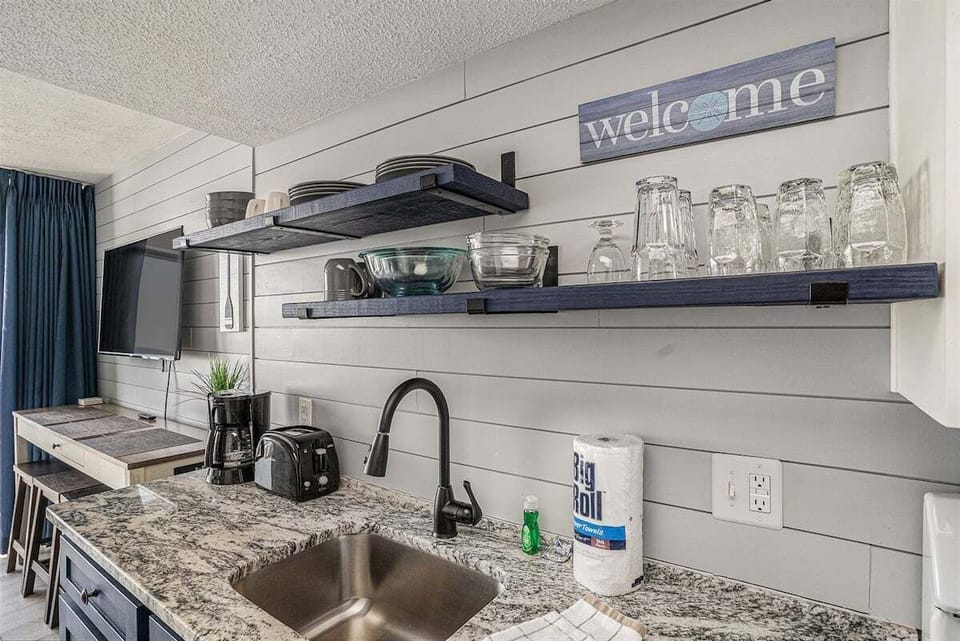 Handle quick cleanups and easy prep between beach outings.