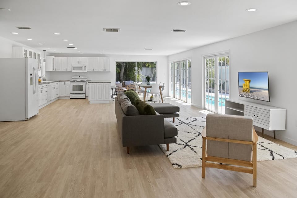 4BR Pool Home – In-Law Suite + Siesta Fun! (3657)