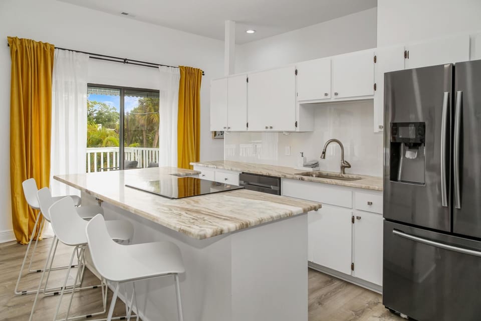 4BR Siesta Key – Walk to Beach & Village (3621)