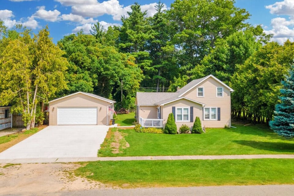 A picture perfect welcome home moment