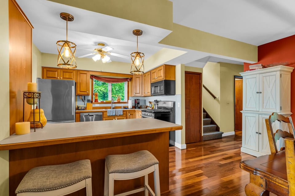 Morning coffee, evening cocktails, or both. The bar is always open here.