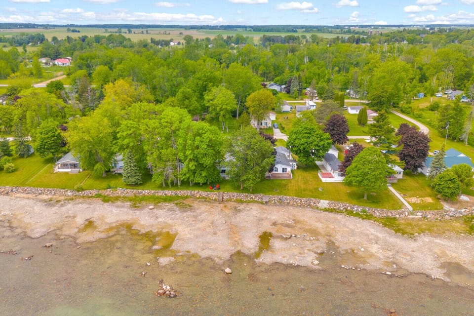 Aerial perspective: Green space, great place, and a whole lotta lake.