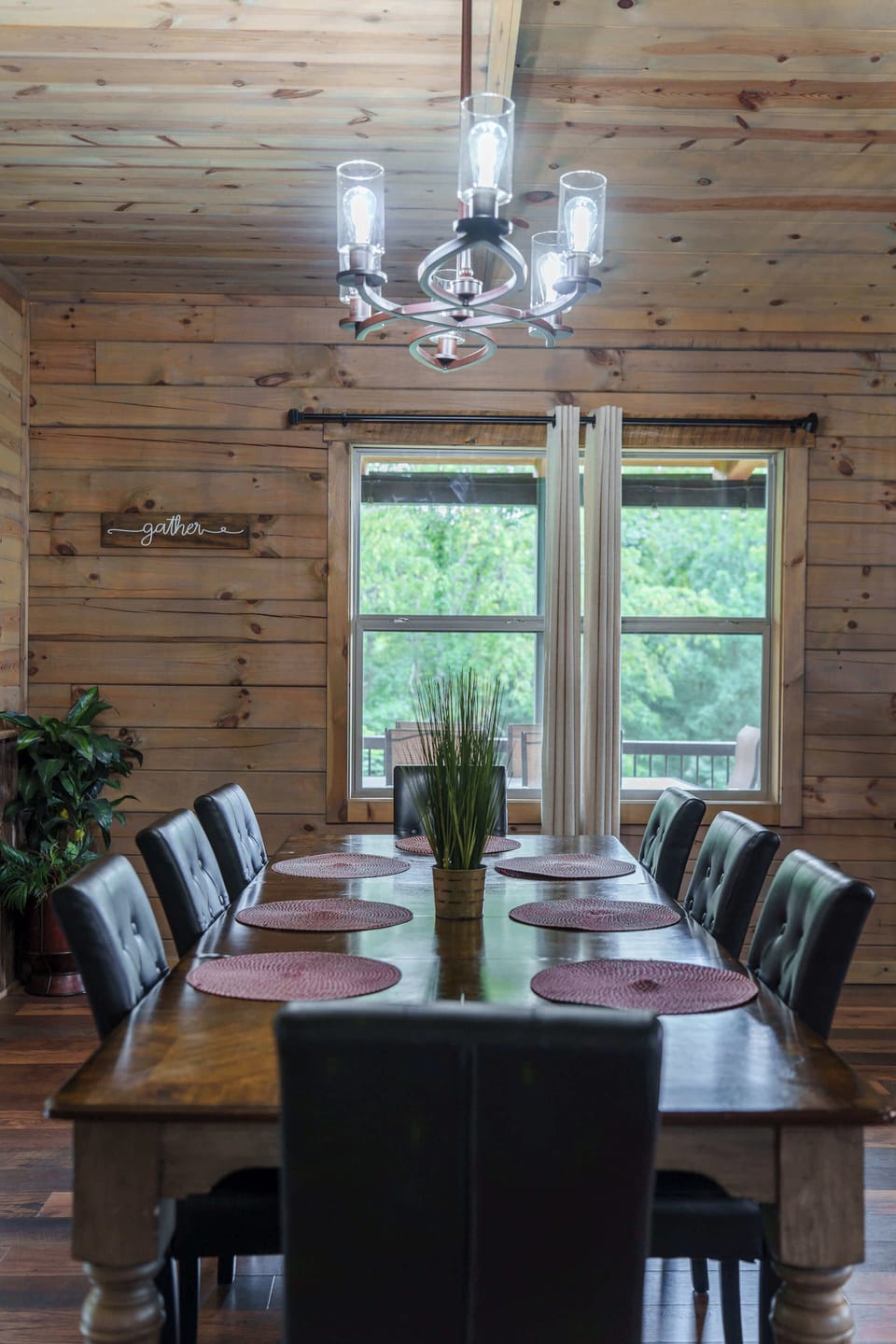 Gather ‘round and dig in! The spacious dining area seats up to 8 guests comfortably, making it the perfect spot for family dinners, game nights, or simply reconnecting over a home-cooked meal. 
