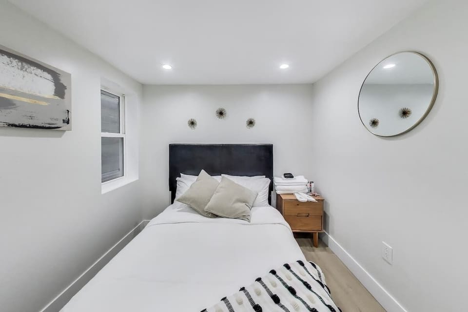 Main bedroom with Queen bed