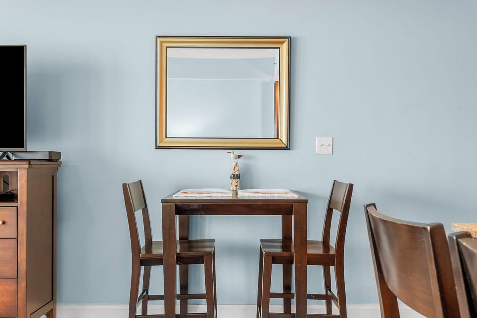 19-web-or-mls-9902 S Thomas Dr 1516-13