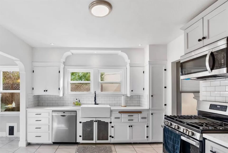 Spacious sunny kitchen with island and fully equipped.